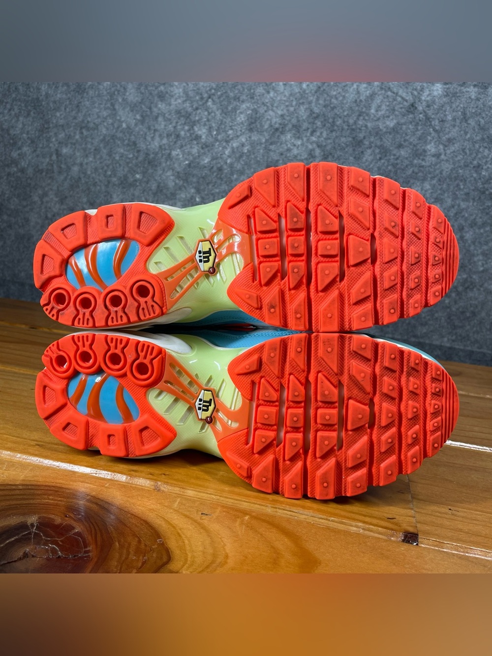 Nike Air Max Plus TN GS Size 6Y / Womens 7.5 White Blue Volt Orange CJ9930-400 - Picture 13 of 16